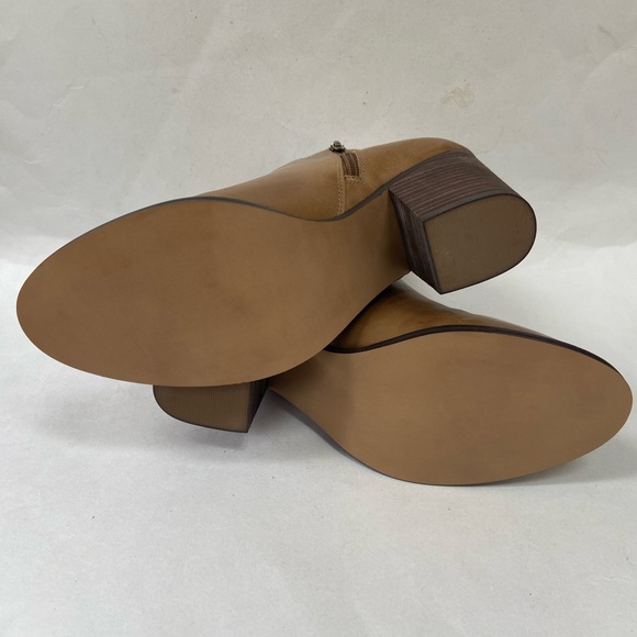 Very Volatile Wesley Style Tan Booties Size 9 New - Picture 7 of 9